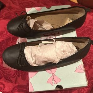 Pre-owned cat and Jack girls flat shoes not in original box